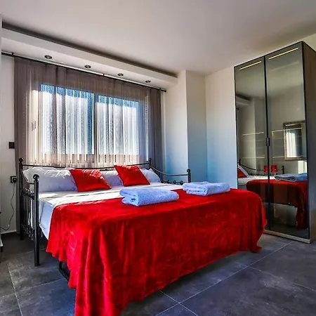 Ayuda Luxury 3 Bed Retreat Side