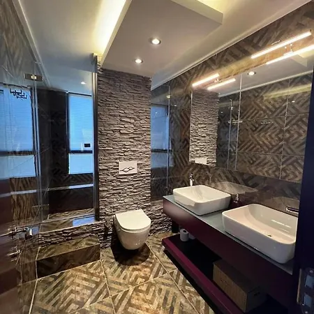 Ayuda Luxury 3 Bed Retreat Holiday home Side